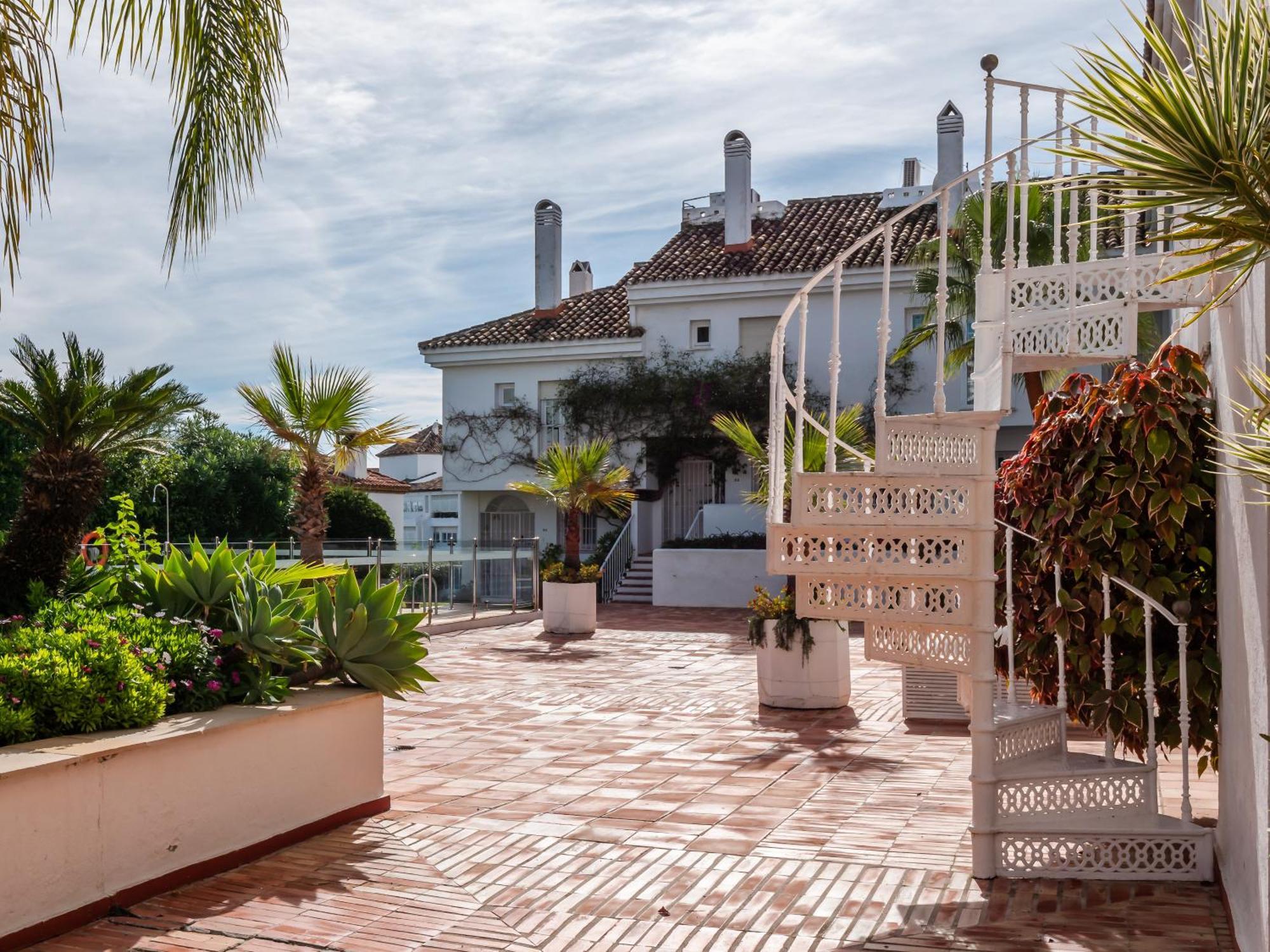 3 Bdrm Stylish Apt W Pool In Puerto Banus マルベーリャ エクステリア 写真